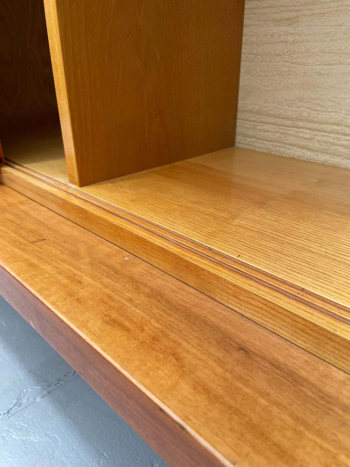 photo for sale Vintage Mid Century Lang Dressoir, Tsjecho Slowakije, Jaren 1970