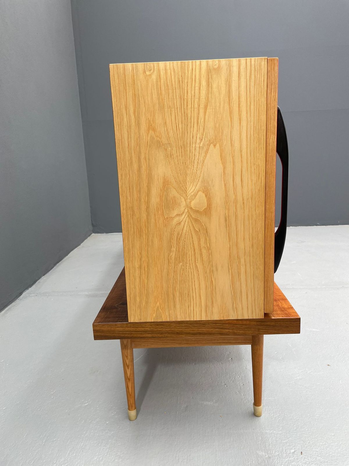 photo vintage Vintage Mid Century Lang Dressoir, Tsjecho Slowakije, Jaren 1970