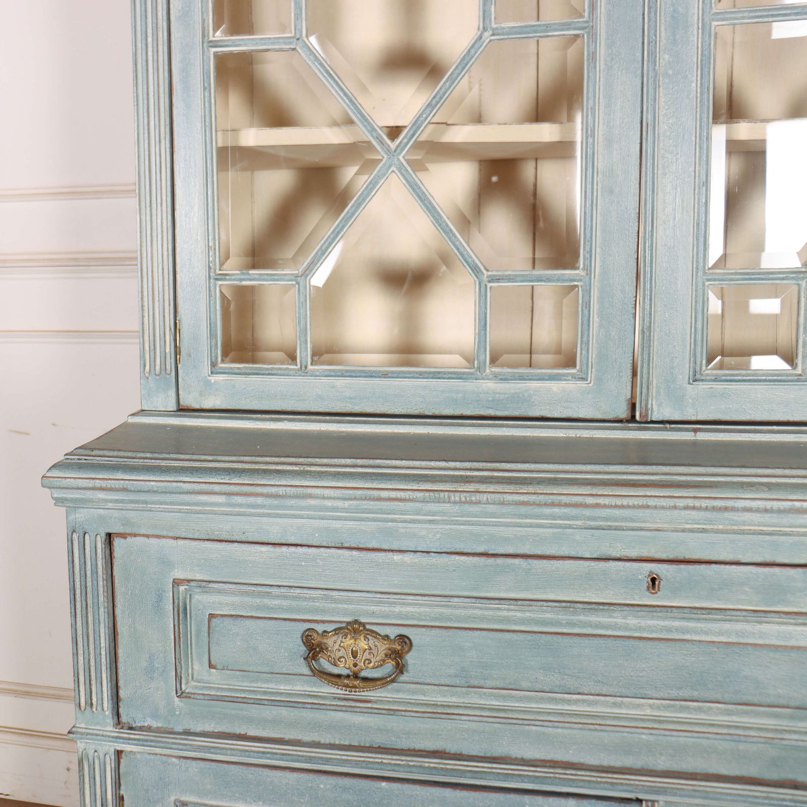 English Painted Bookcase Secretaire photo vinterior
