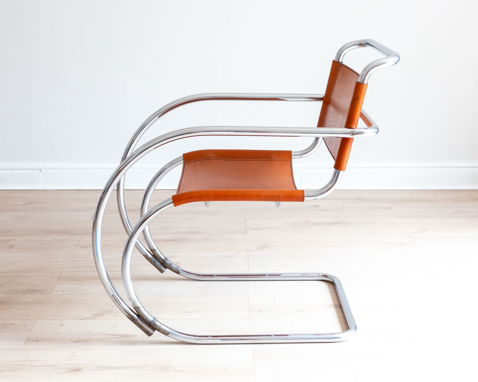 895.0 Mies Van Der Rohe Mr20 Cantilever Chair Chestnut Leather Chrome Bauhaus Mcm photo