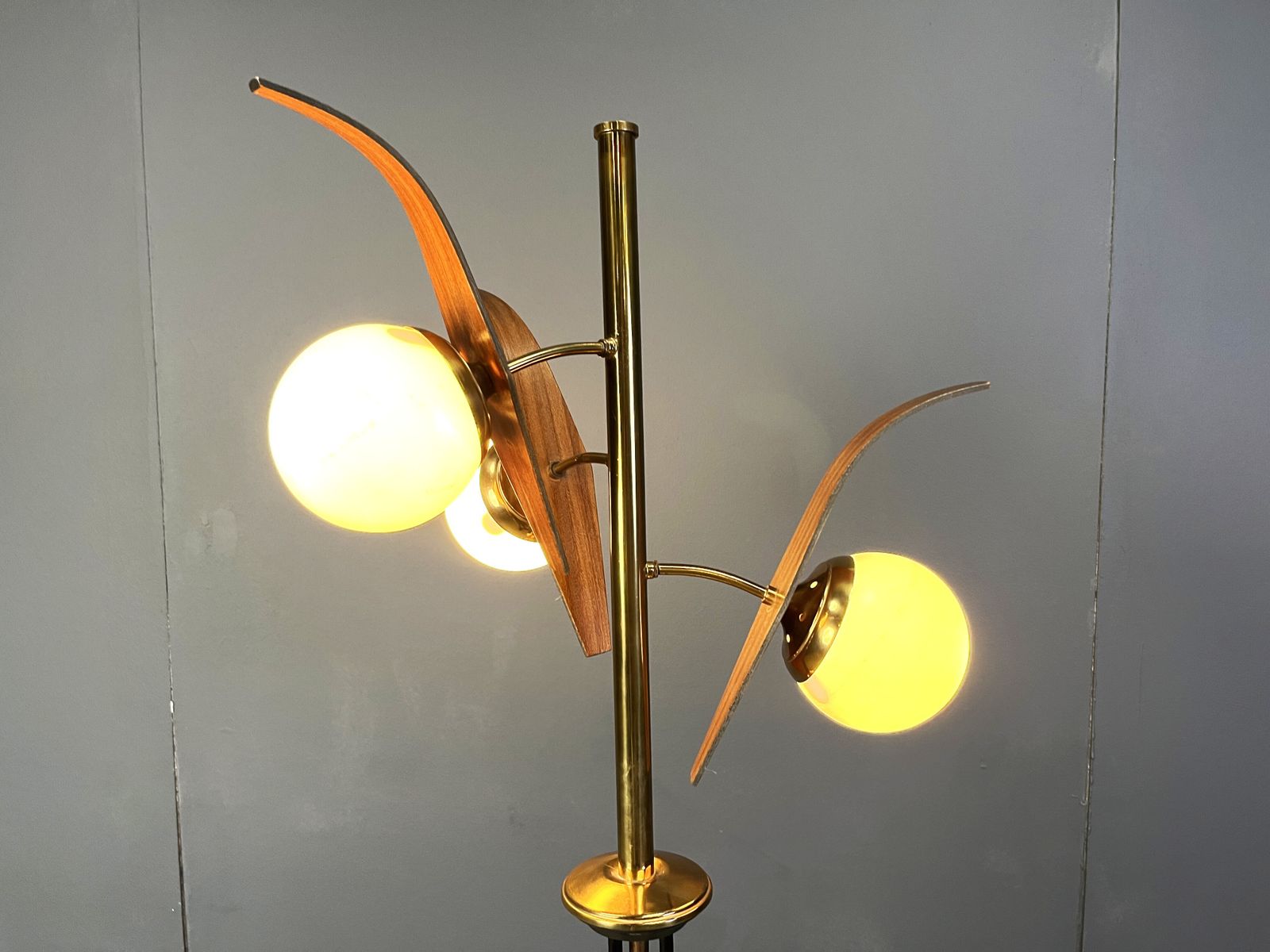 Mid Century Italian Floor Lamp Attr. To Stilnovo, 1950s photo vinterior
