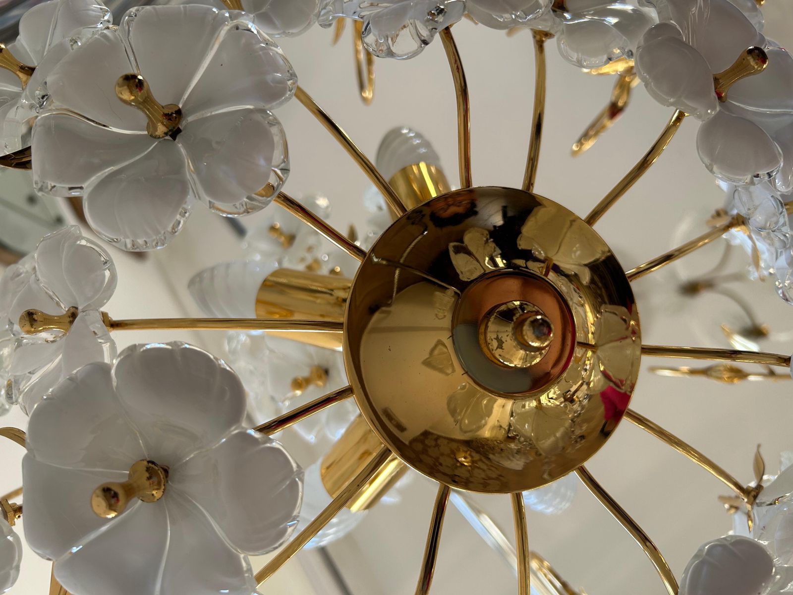 Dew And Gold, Majestic Murano White Flowers Chandelier, 1980's photo vinterior