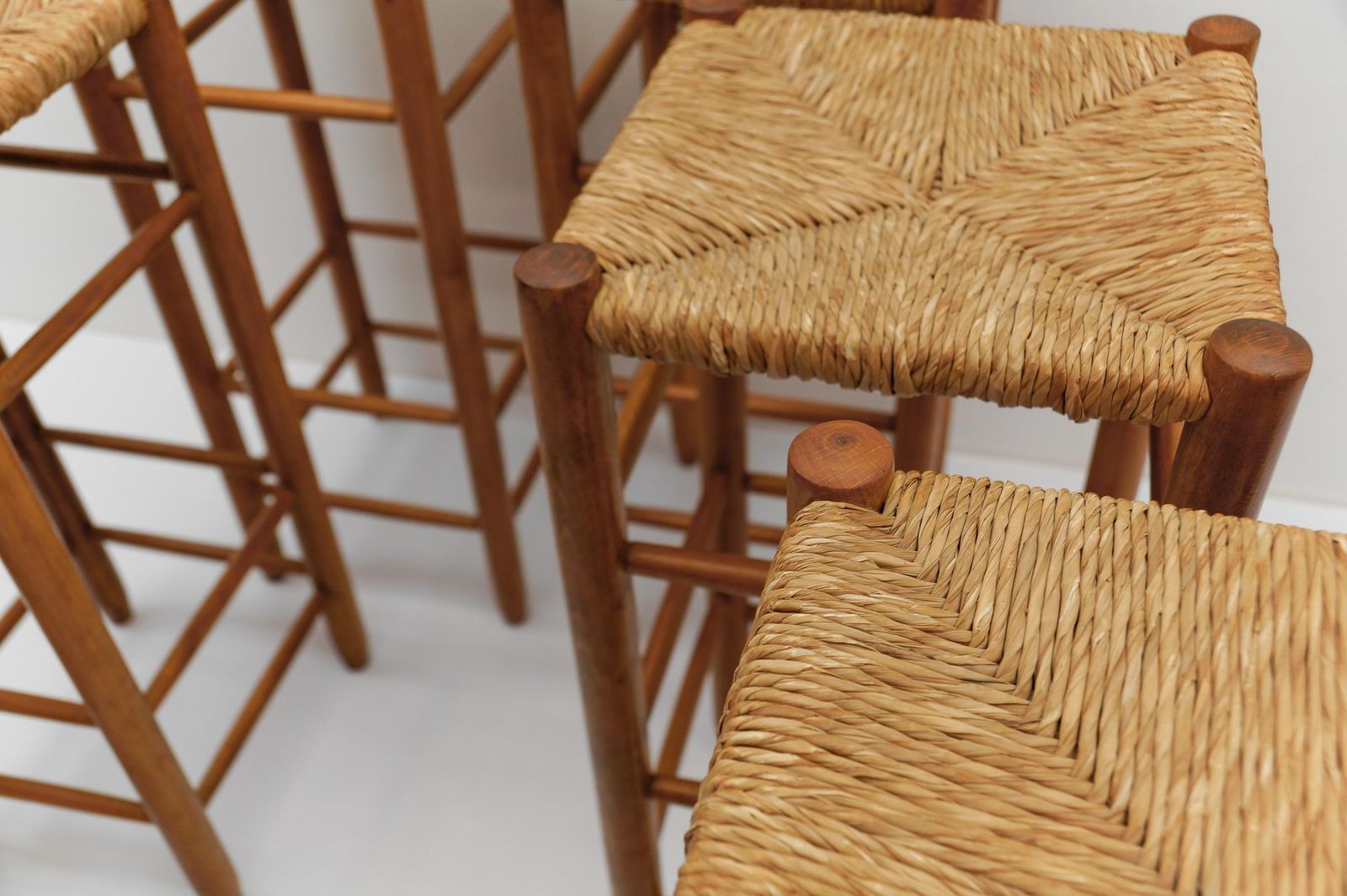 photo vintage Set Of 6 Mid Century Bar Stools In Wood And Bast, 1960s Italy