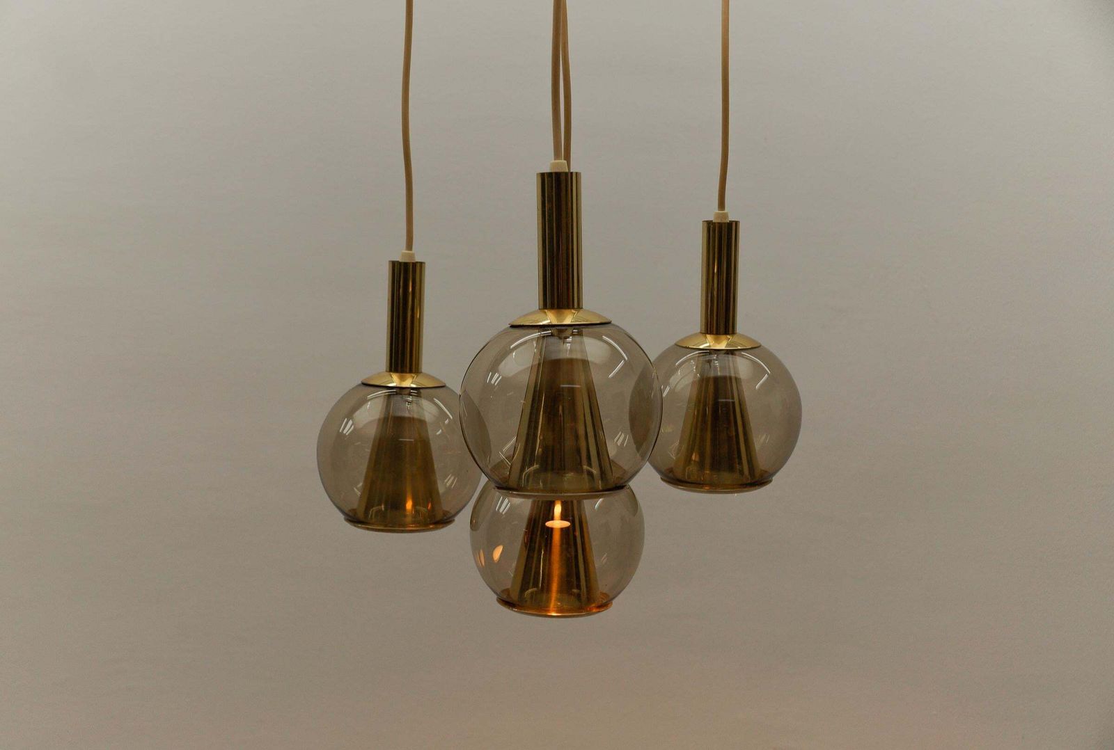 Lovely Brass And Smoked Glass Mid Century Modern Cascading Lamp, 1960s Germany photo vintage