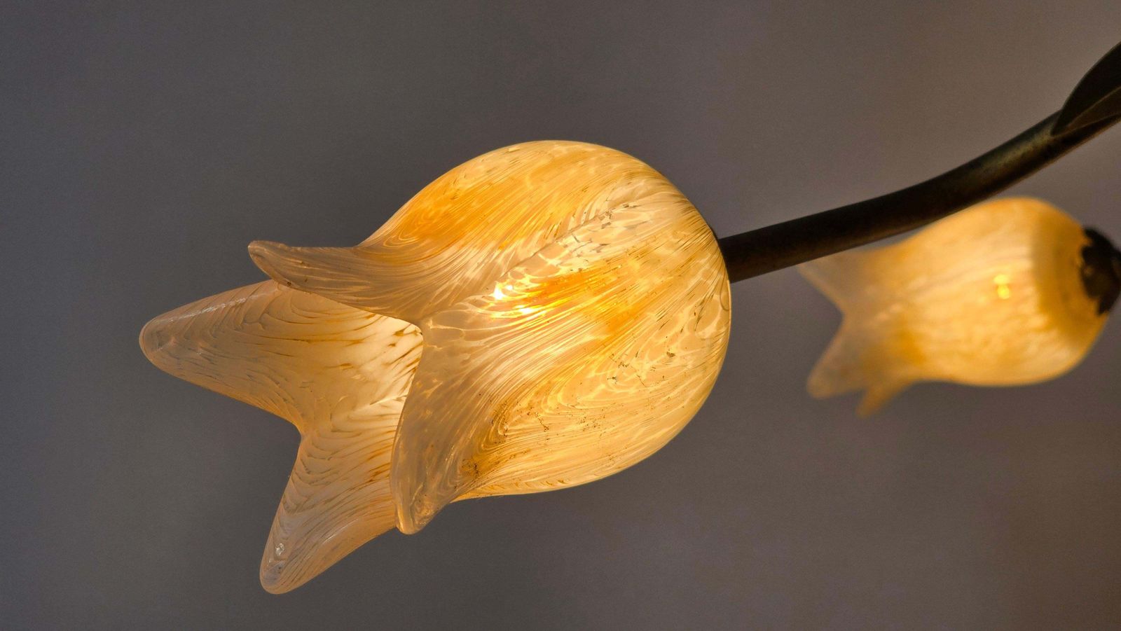photo vinterior Two  Chandelier Pendant Lamp In Florentine Style With Glass Tulips Design
