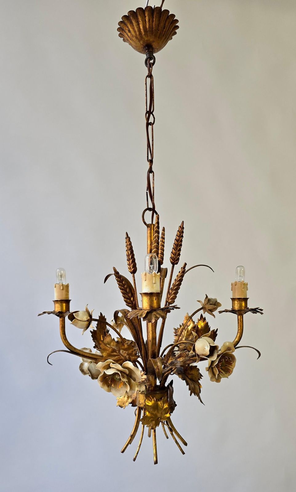 Chandelier In Brass With Painted White Roses photo buy