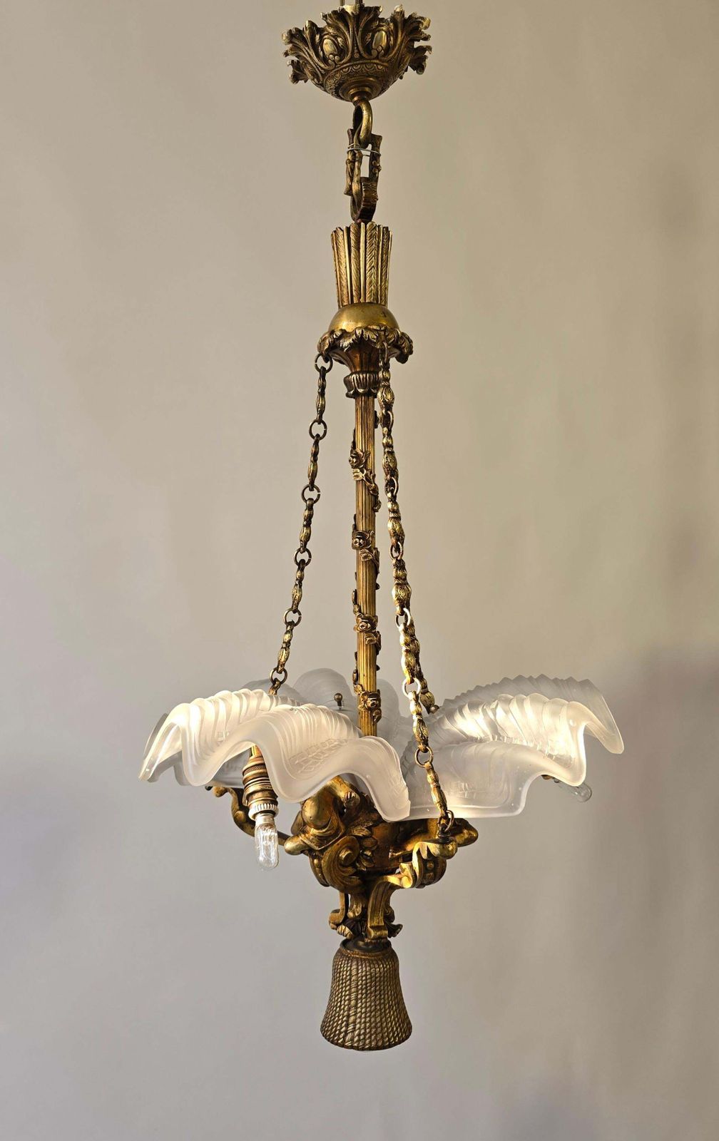 4803.0 French Cherub And White Frosted Glass Chandelier photo