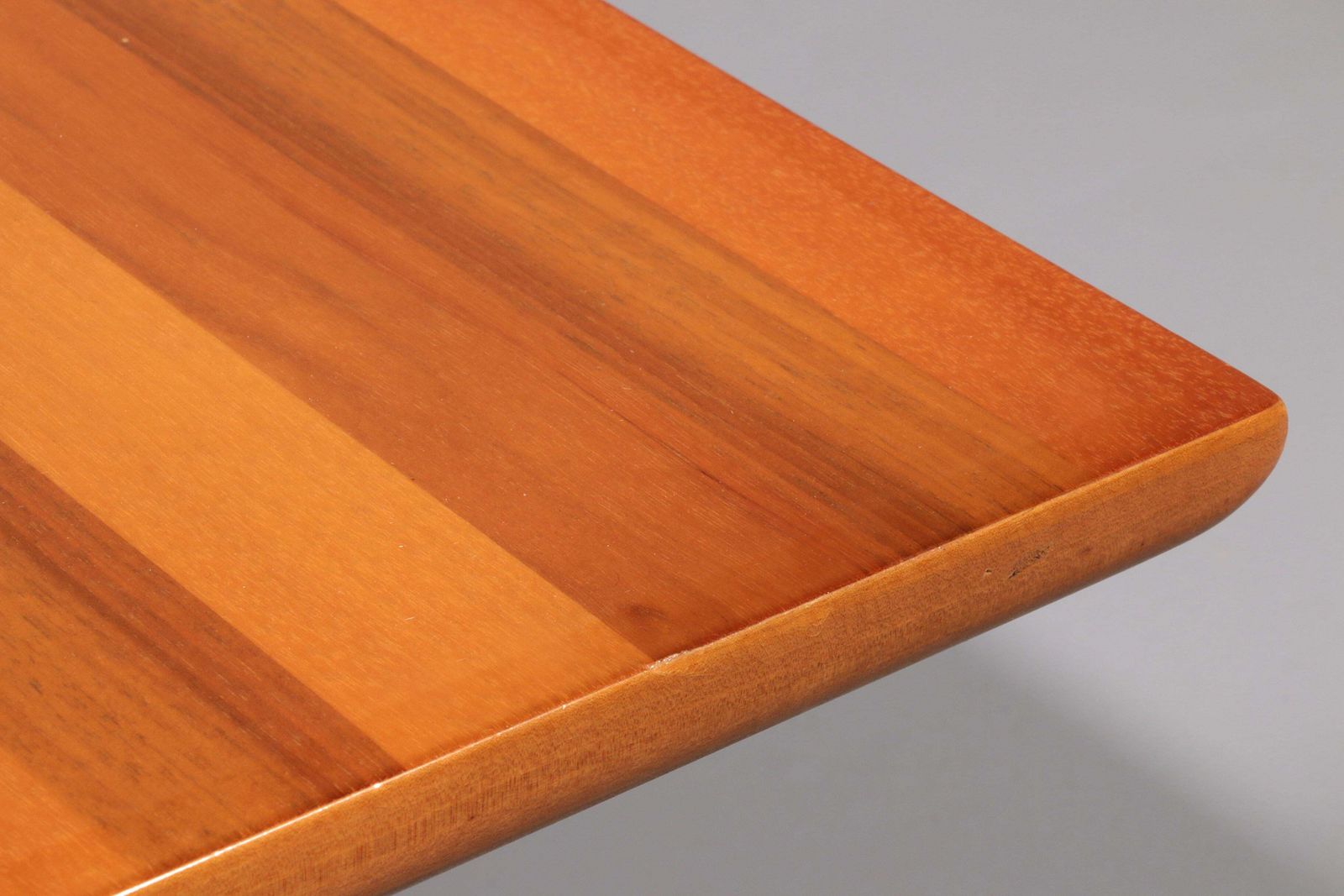 Furniture Bellini’s Exquisite Walnut Coffee Table – A Masterpiece Of Italian Modernism 197 photo