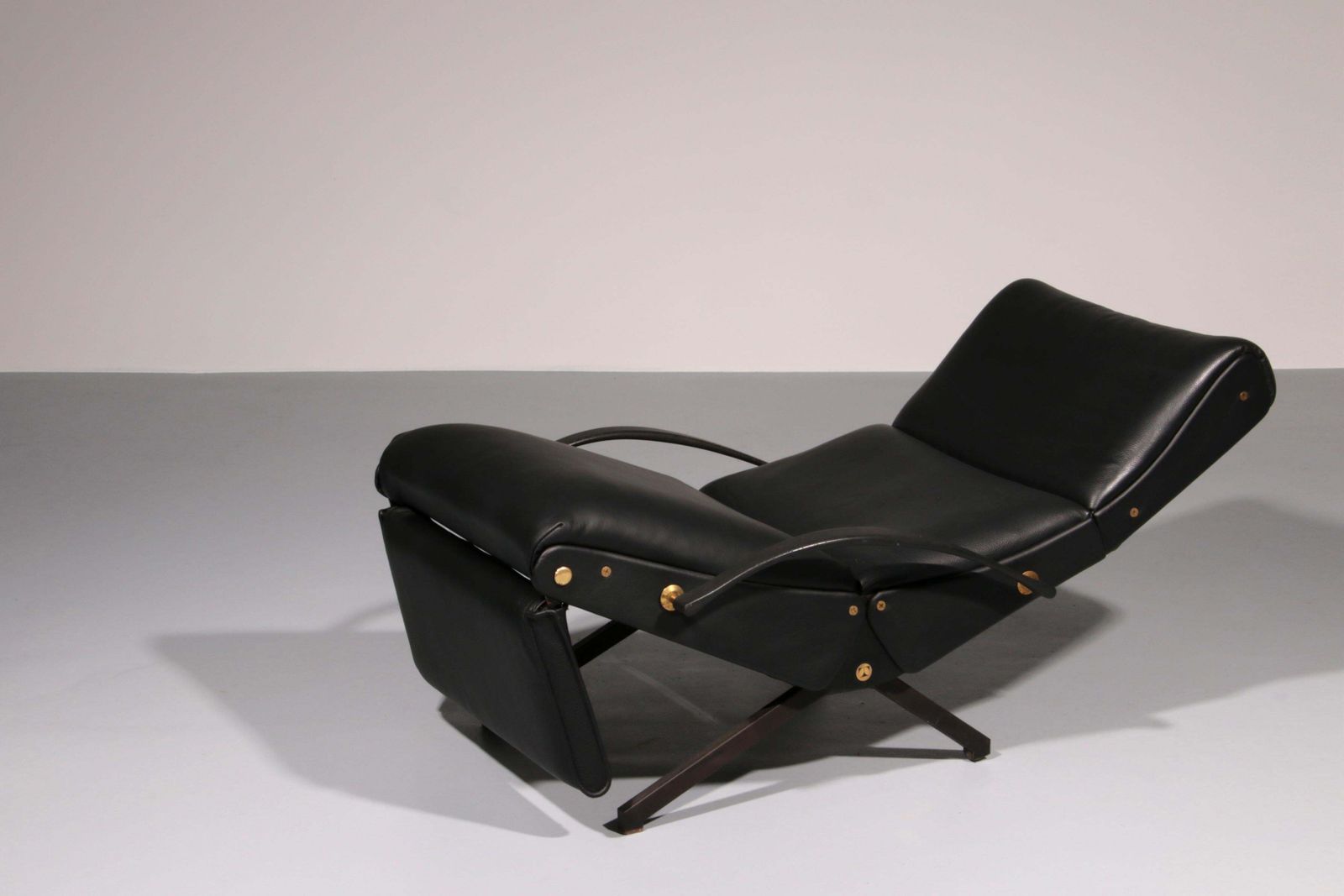 7677.0 Italian Black Leather Adjustable P40 Relax Chair By Osvaldo Borsani Tecno. photo