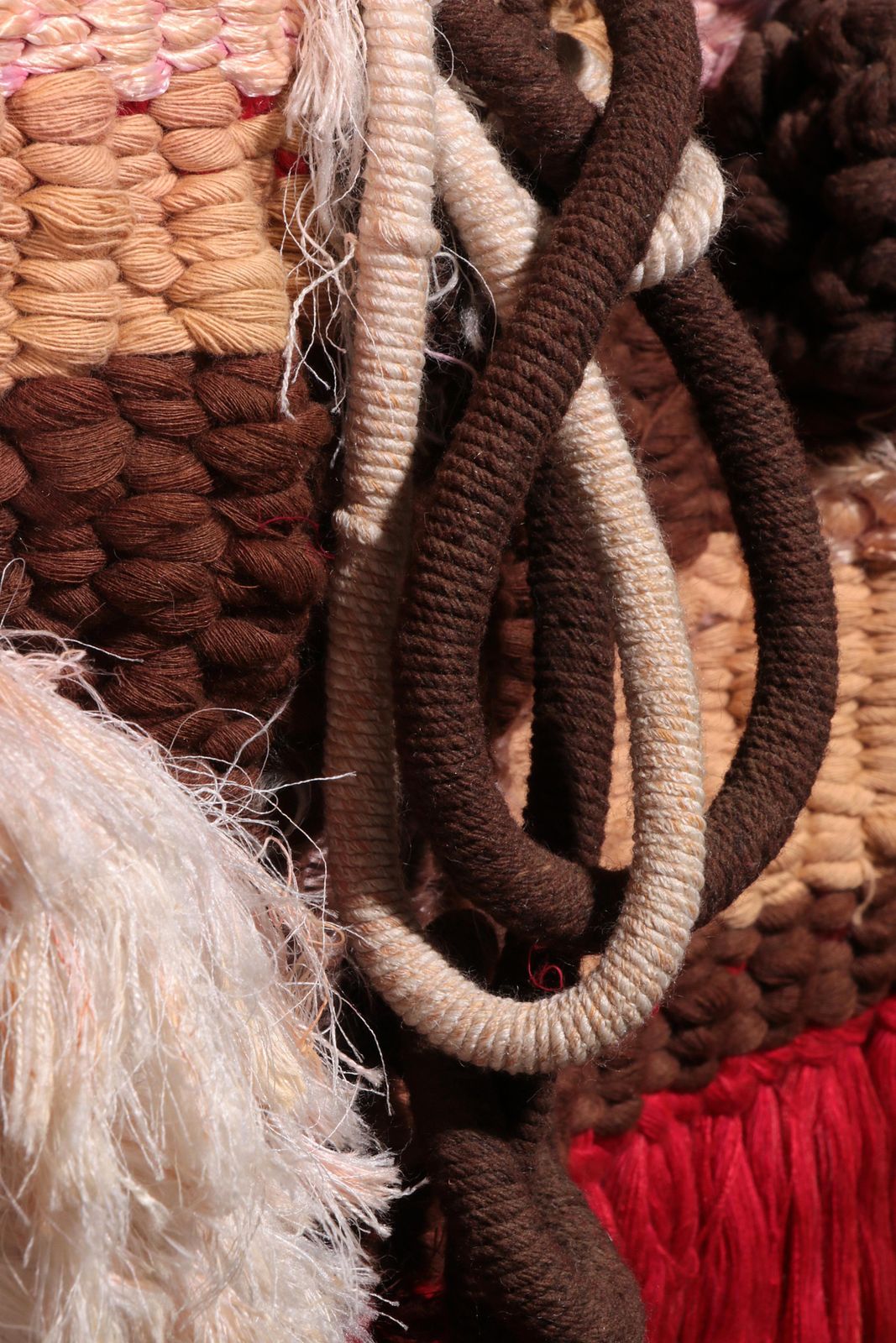 photo vinterior Spanish Textured Macramé Tapestry From The 70s – Unique Design Object