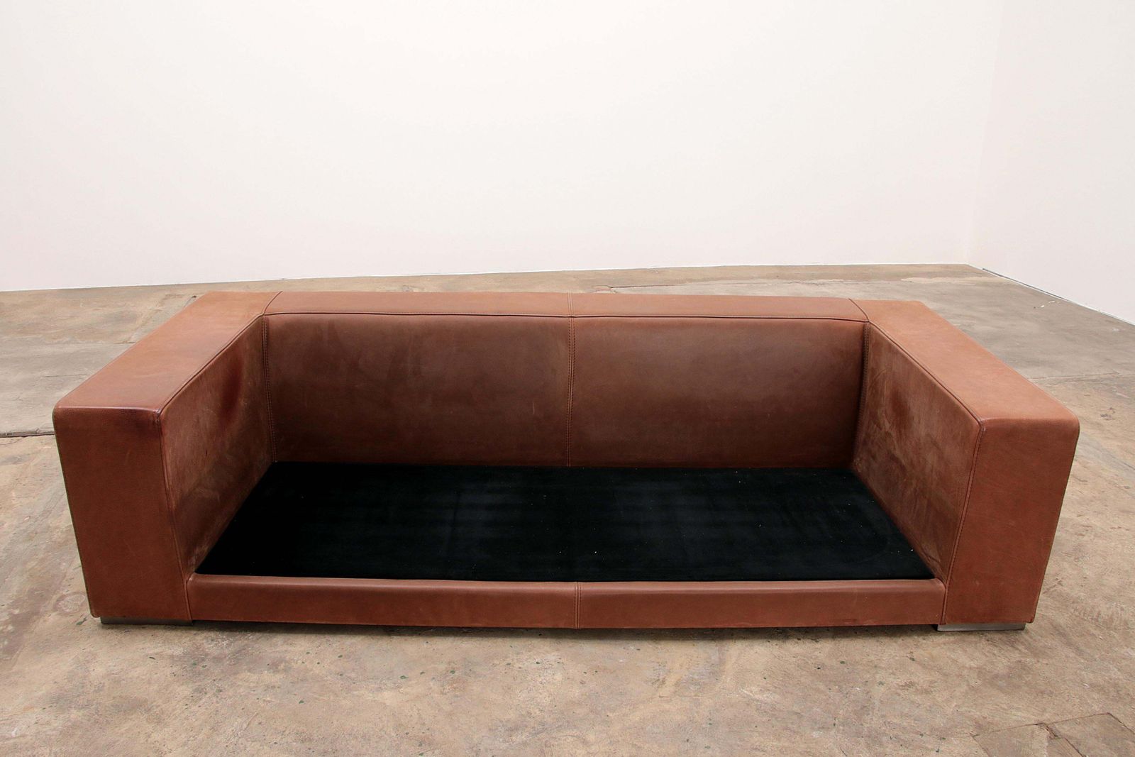 photo buy Paola Navone By Baxter Italy Gognac Color Sofa Model Budapest
