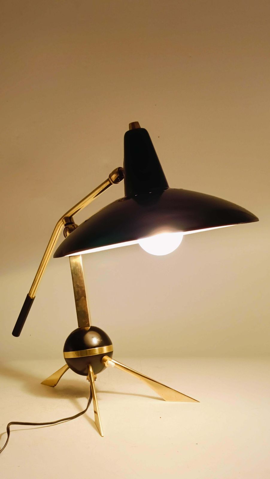 photo furniture Gilardi And Barzaghi Brass And Black Metal Table Lamp, Italy 1950s