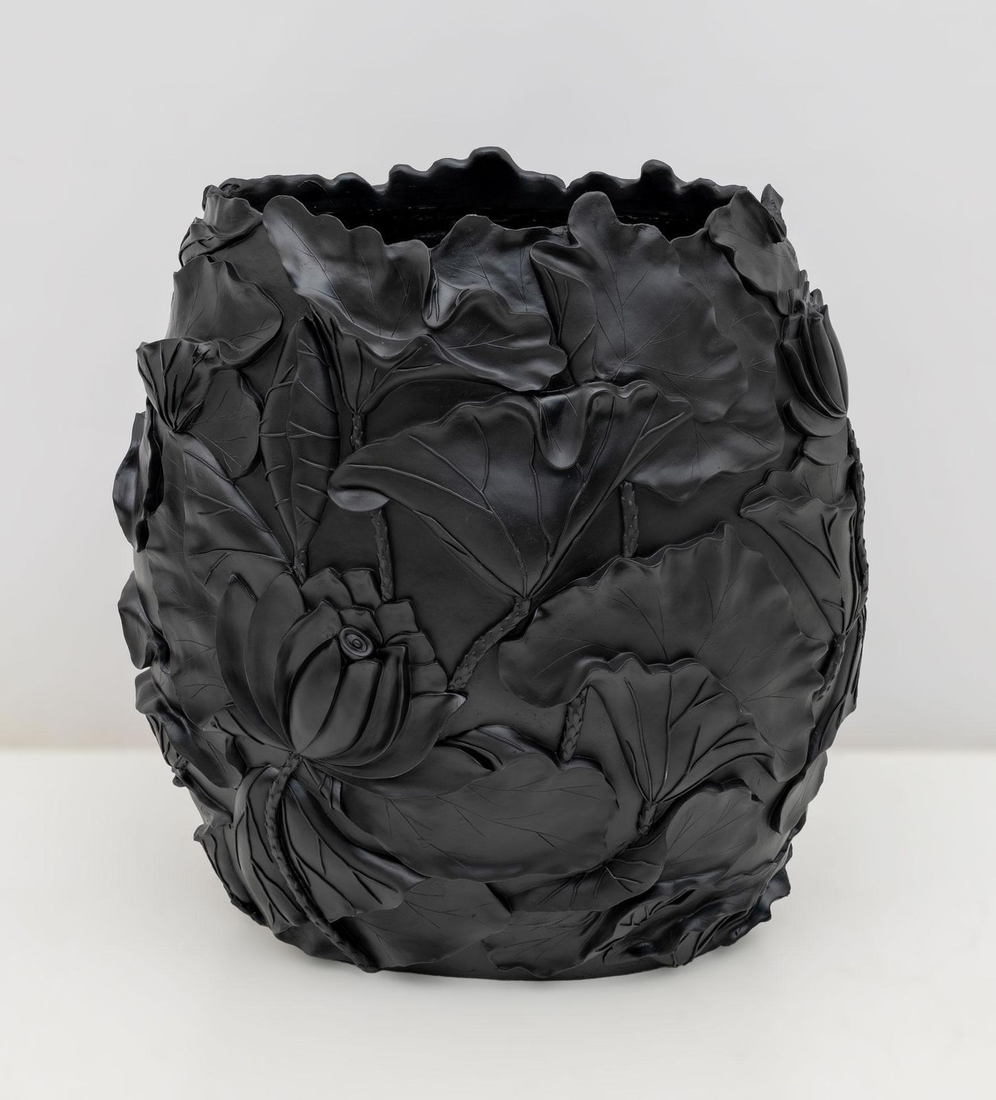 Vgnewtrend Modern Black Matt Resin Cache Pot "Lotus" photo for sale