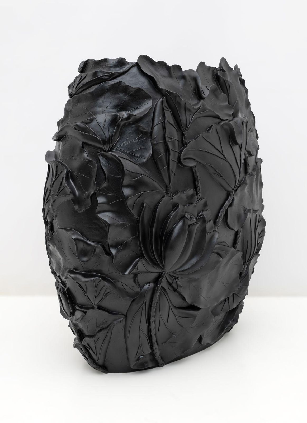 Vgnewtrend Modern Black Matt Resin Cache Pot "Lotus" photo vintage