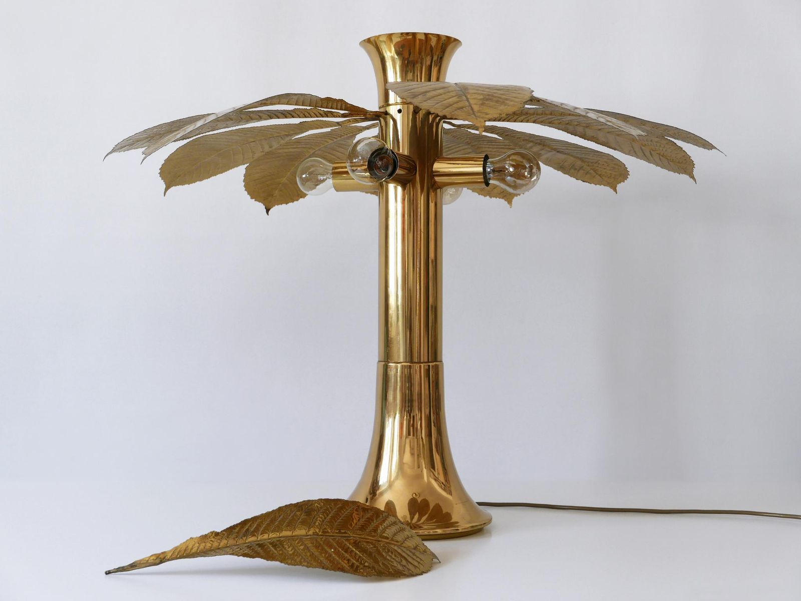 Lighting Amazing Carlo Giorgi Brass Table Lamp “Ippocastano” For Bottega Gadda 1970s photo