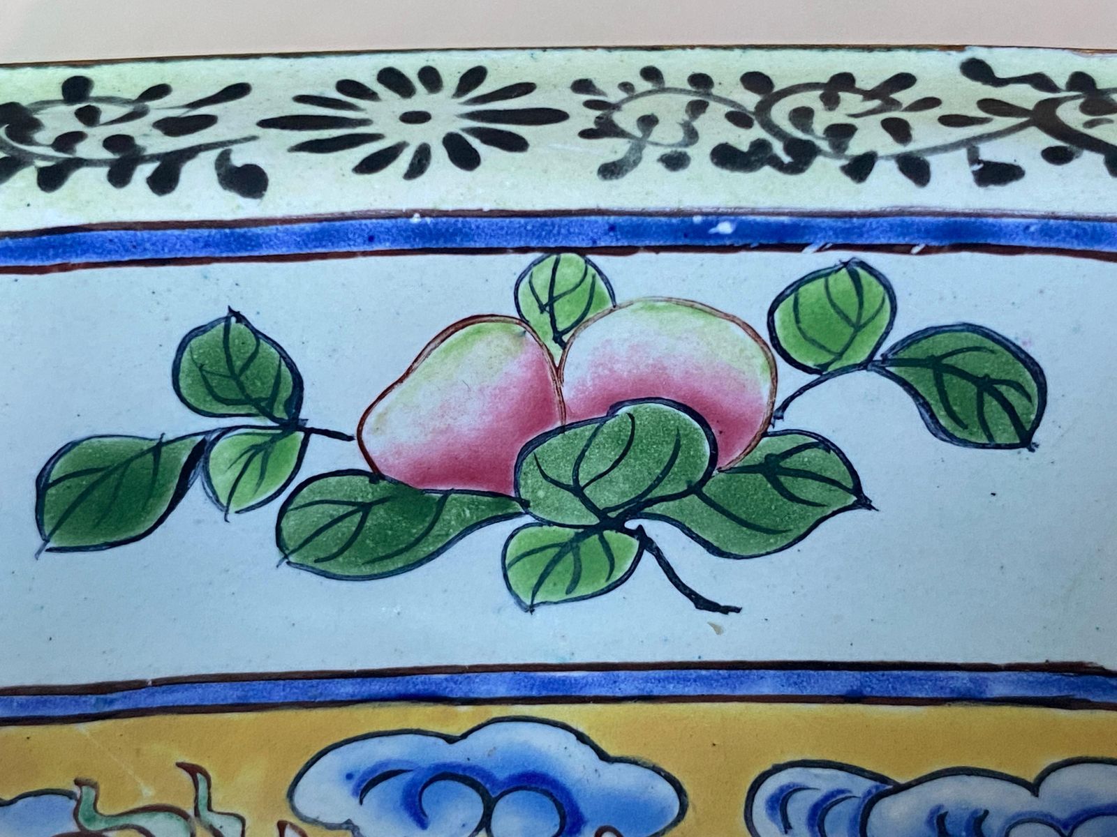 photo vinterior Qianlong Period Canton Enamel Square Dish With Dragon, China Late 18th Century