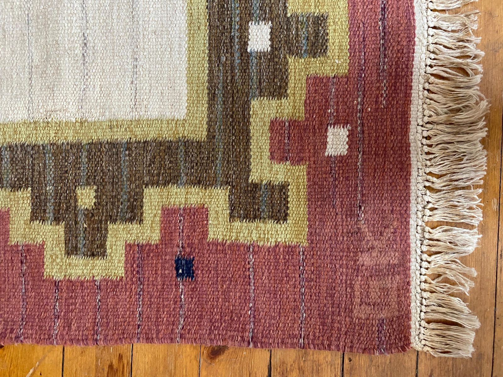 photo buy Scandinavian Modern Röllakan Pink And White Flatweave Rug, Sweden, 1960s