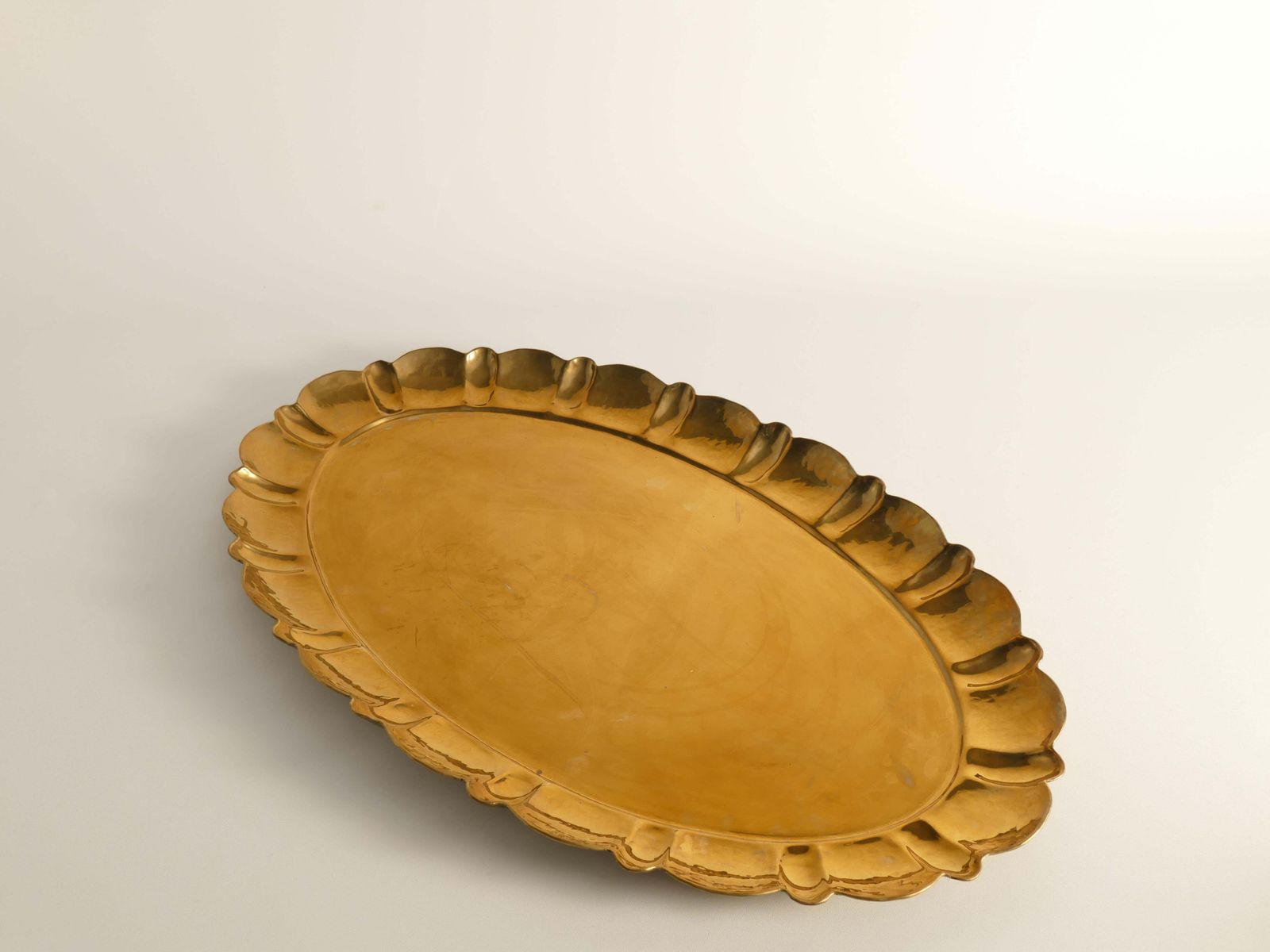 Hollywood Regency Large Oval Brass Tray By Firma Lars Holmström, Sweden 1940's photo vinterior