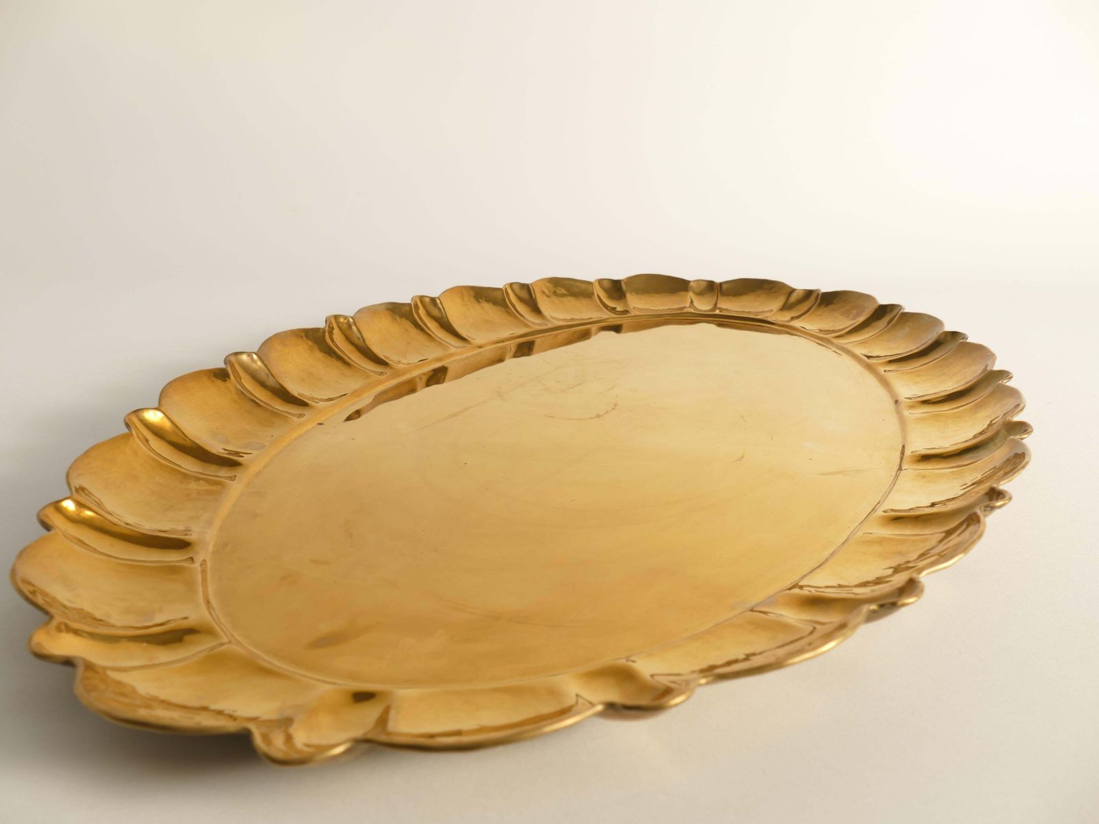 photo vinterior Hollywood Regency Large Oval Brass Tray By Firma Lars Holmström, Sweden 1940's