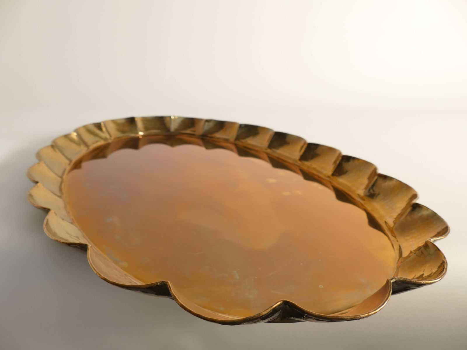 photo vintage Hollywood Regency Oval Brass Tray By Arvid Johansson, Arvika Konstsmide, Sweden