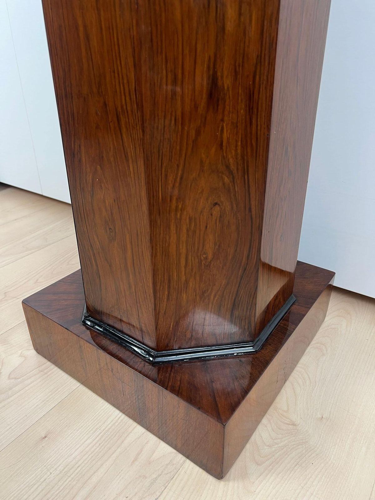 photo vintage Biedermeier Drum Cabinet, Walnut Veneer, Marble, France Circa 1830