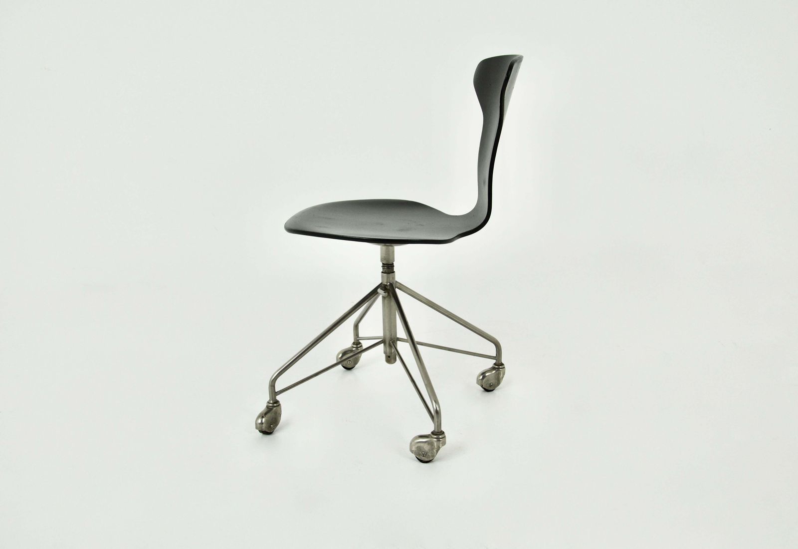 Chair Model 3117 By Arne Jacobsen For Fritz Hansen, 1950s photo Furniture