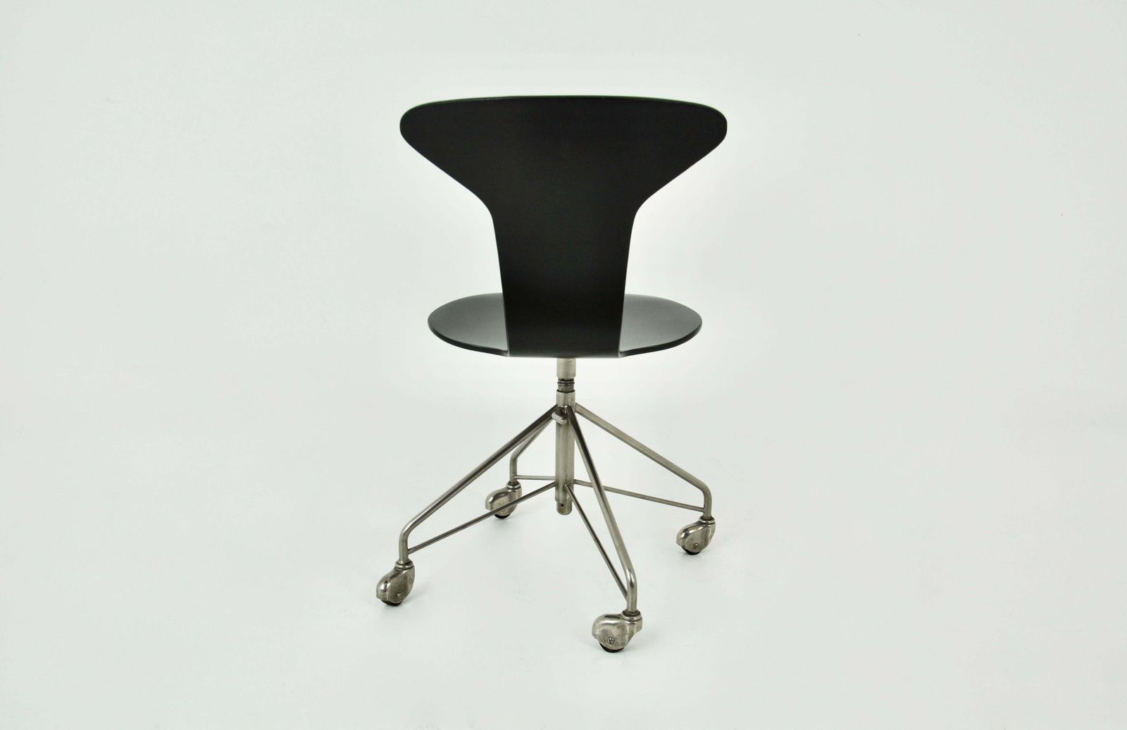 Chair Model 3117 By Arne Jacobsen For Fritz Hansen, 1950s photo 815.0
