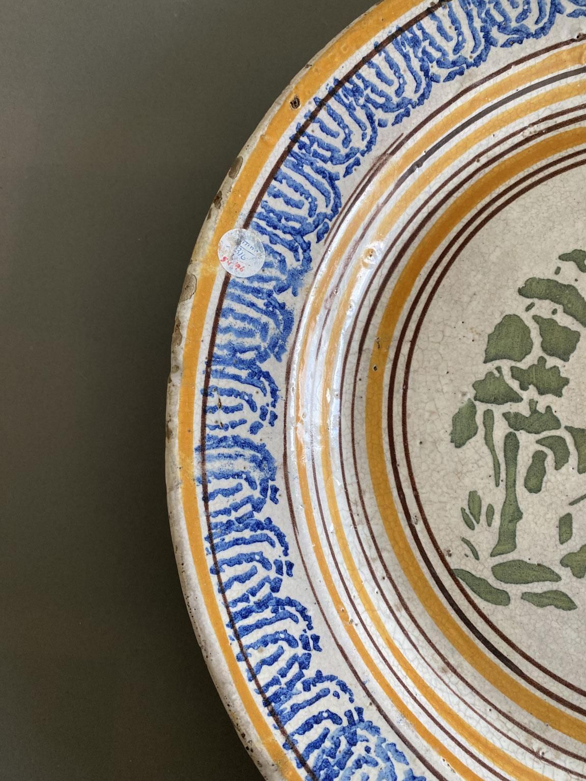 photo furniture Plat en céramique ou pièce de milieu de table, Italie, fin du XVIIIe siècle