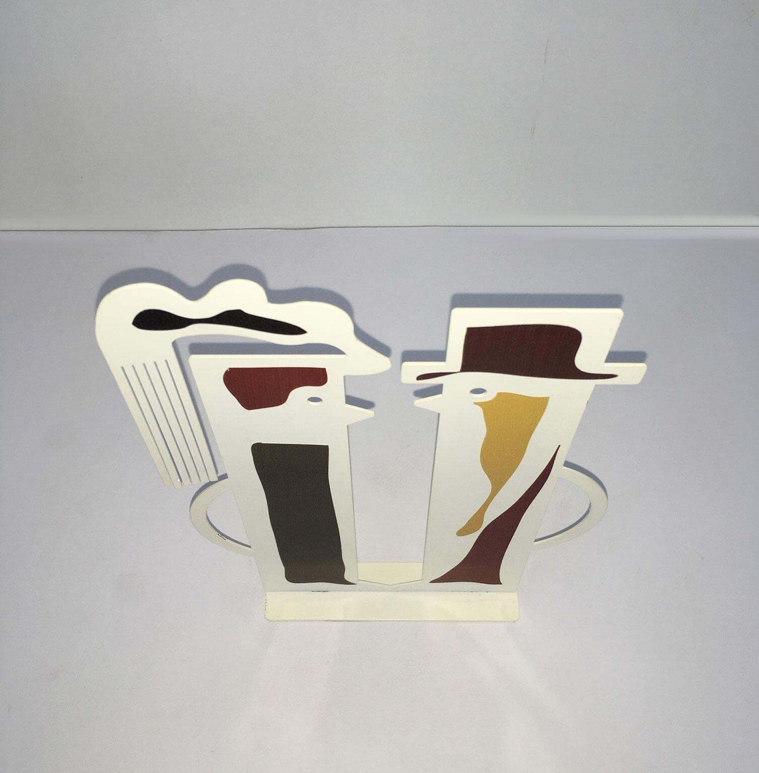 photo furniture Italy 1980 Riccardo Dalisi  White Painted Metal Amanti
