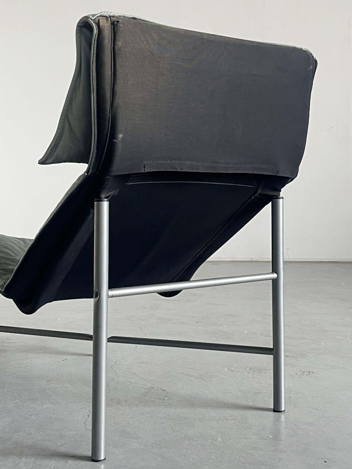 photo furniture Vintage Leather Chaise Longue In Faded Green Leather By Tord Bjorklund For Ikea