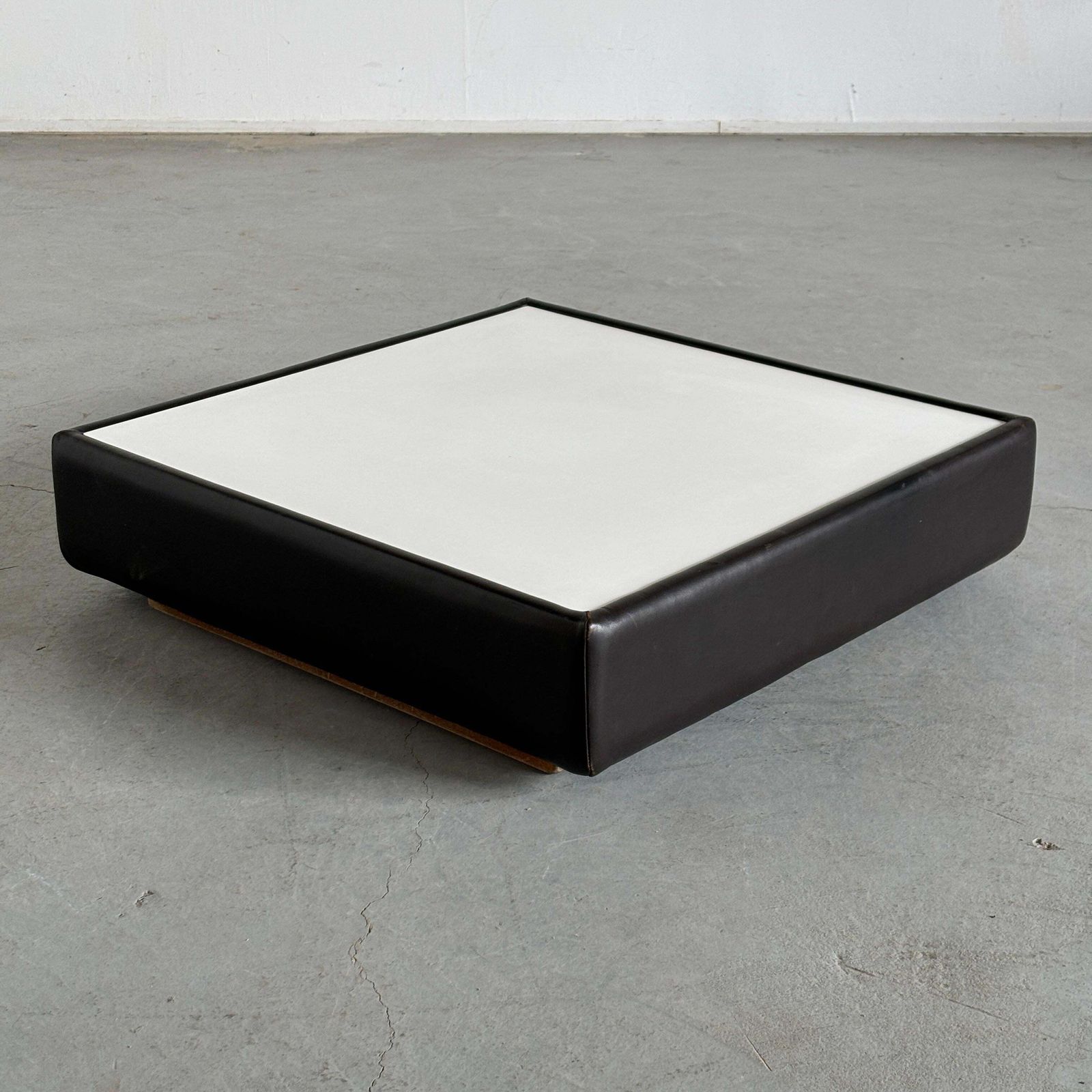 De Sede Ds15 Elegant Leather Coffee Table, 1970s Switzerland photo furniture
