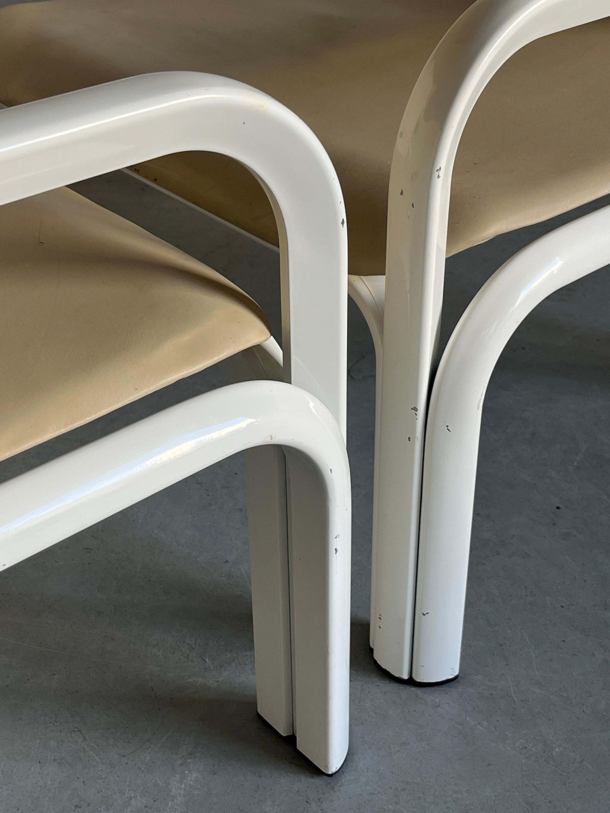 Pair Of Gae Aulenti '54l' Armchairs For Knoll International, Beige Leather, 70s photo vintage