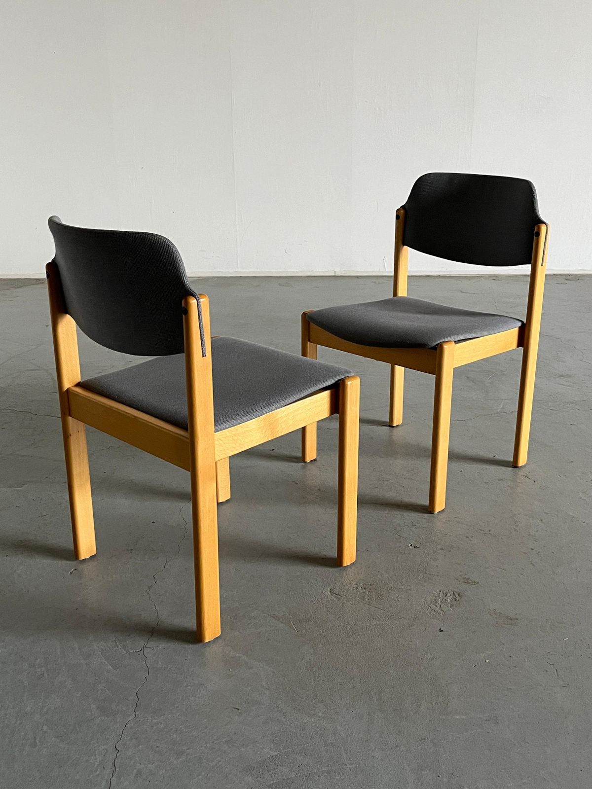Pair Of Vintage Mid Century Modern Stackable Dining Chairs By Wiesner Hager, 80s photo Furniture