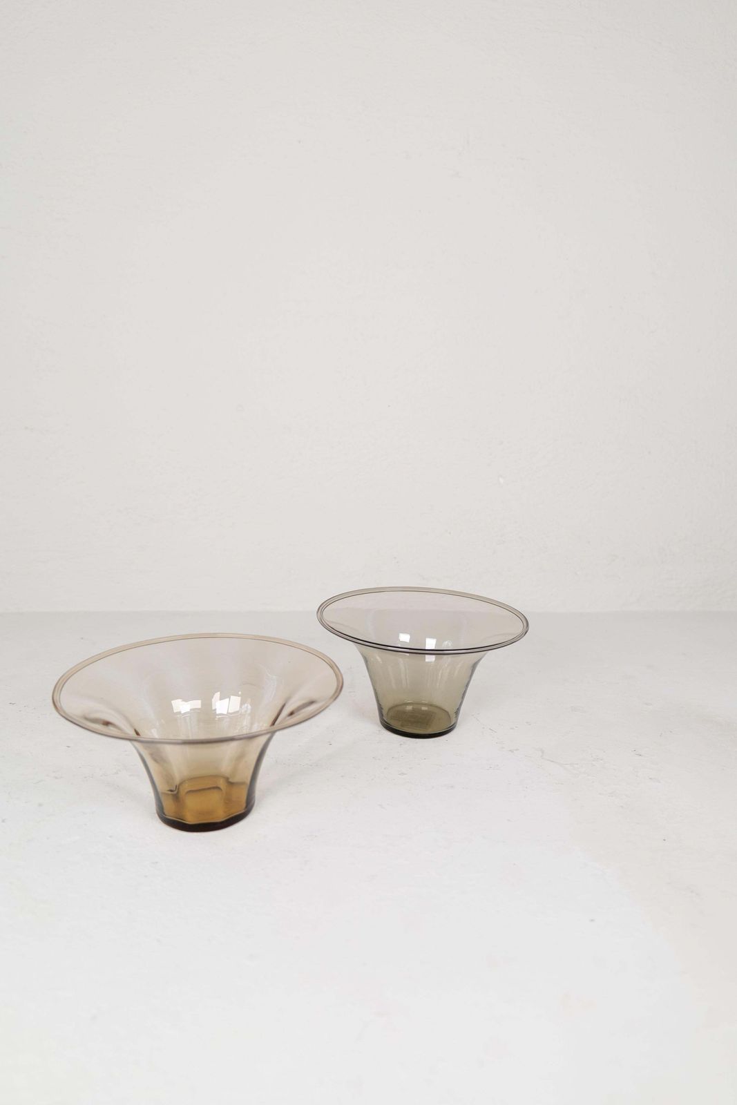 photo furniture Art Deco / Swedish Grace Set Of 4 Glass Vessels Simon Gate Orrefors Sweden 1920s