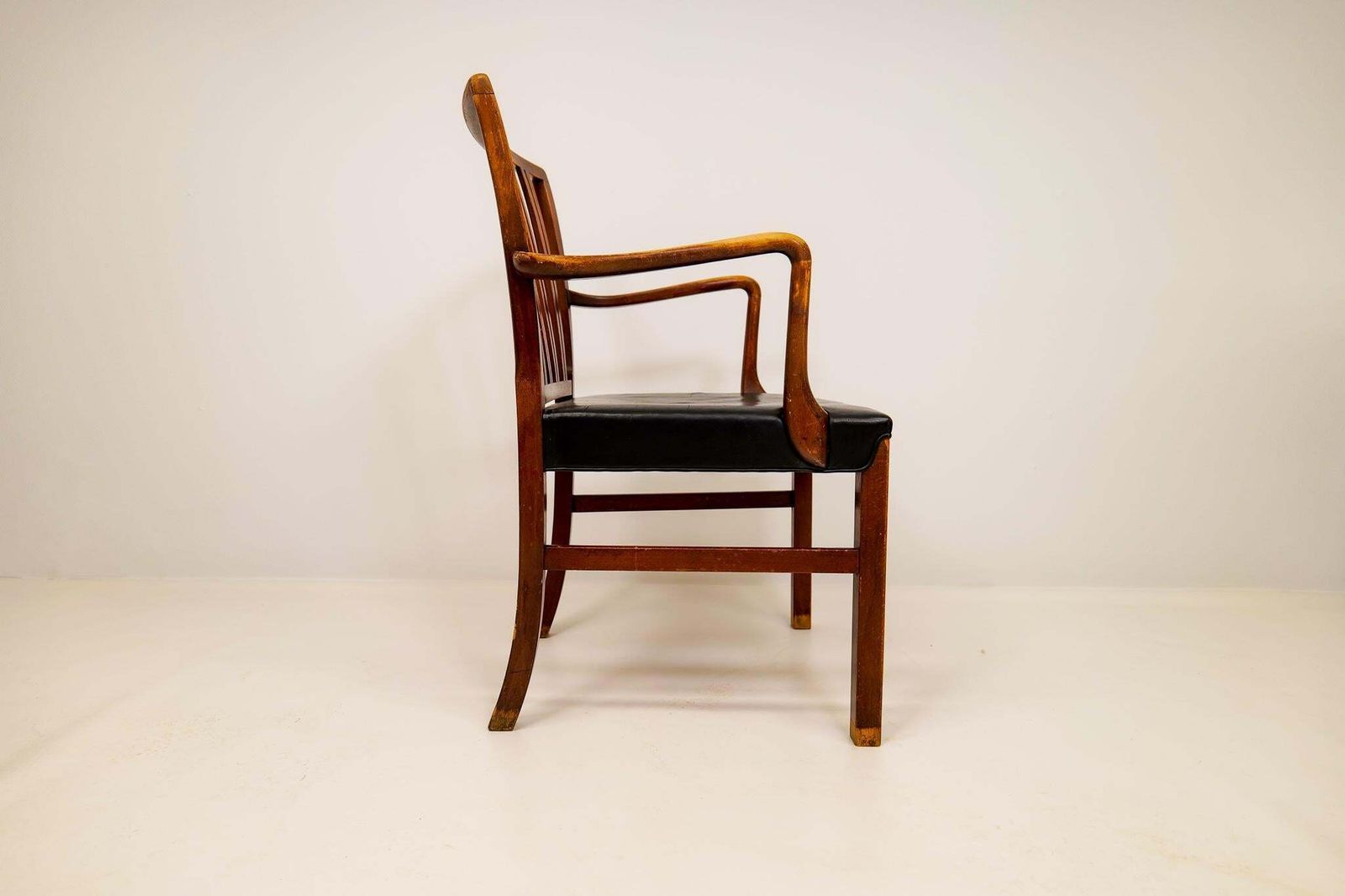 photo furniture Midcentury Armchair Ole Wanscher For Fritz Hansen, Stained Beech And Leather