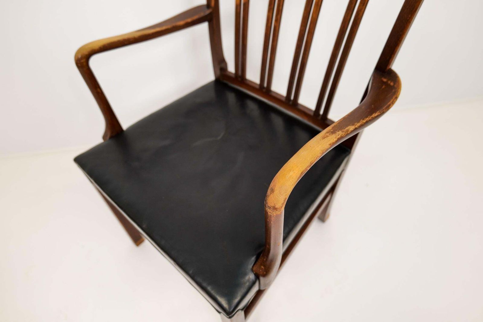 photo vinterior Midcentury Armchair Ole Wanscher For Fritz Hansen, Stained Beech And Leather