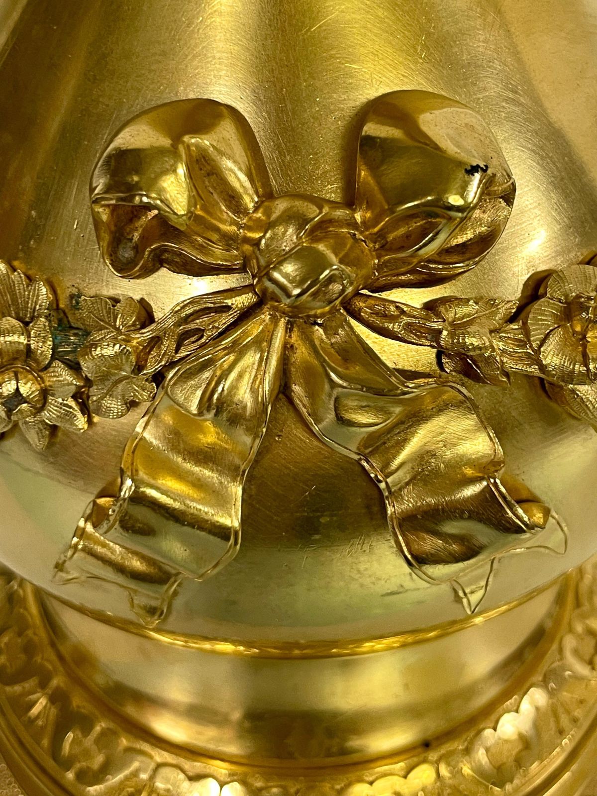 photo vinterior Louis XVI Gilt Bronze Table Lamp With Roses And Ribbons, 19th Century