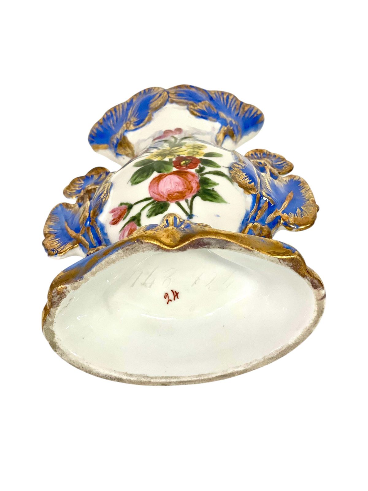 photo vinterior 19th Century Porcelain Wedding Vase With Gilded Accents