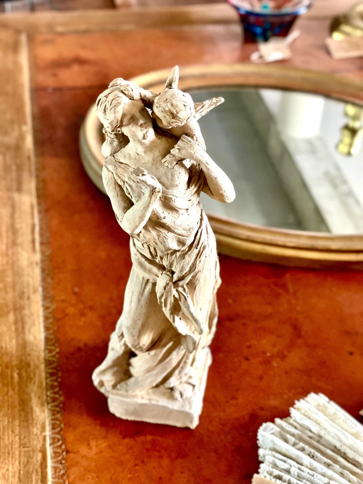 photo vinterior Terracotta Statuette Of A Goddess And Winged Cherub