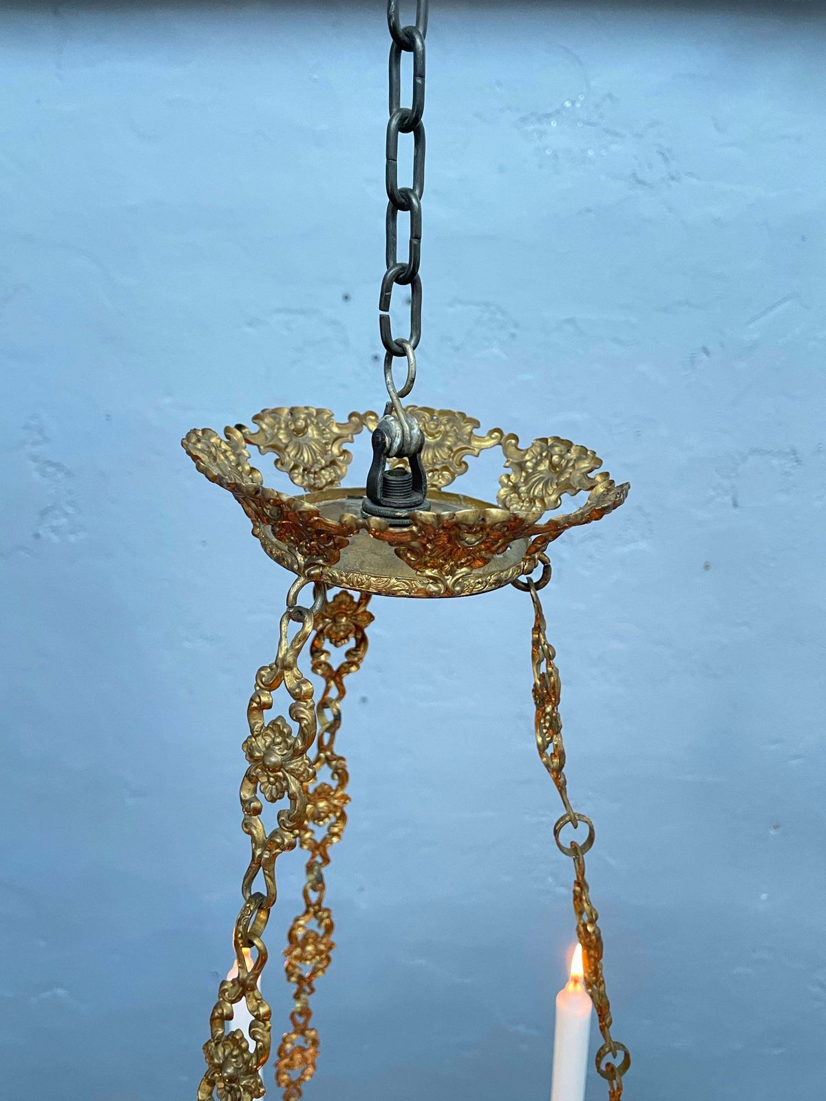 photo vintage Antique Candelabra In Blue Glass And With Brass Fittings From The 1800s