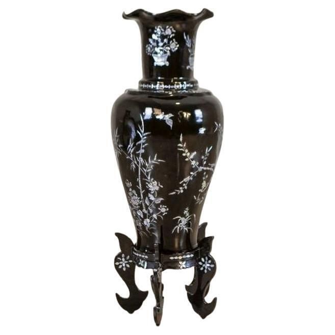 Large Chinese Lacquer Vase From The 1960s 1970s With Mother Of Pearl Inlays