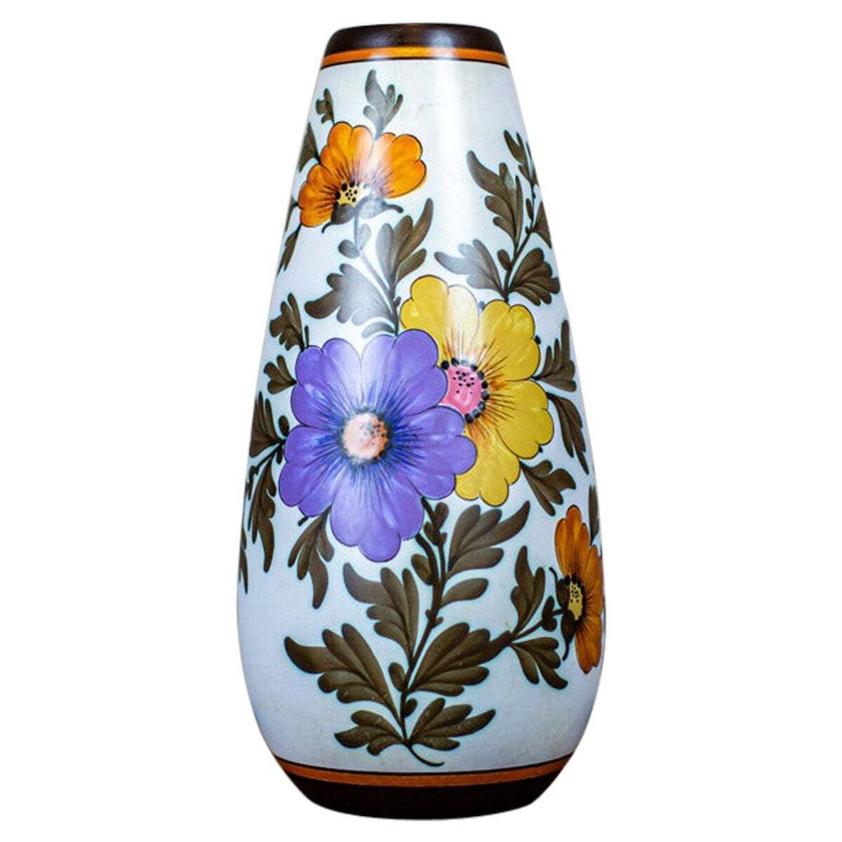 Ceramic Vase From The Early 20th Century In Floral Motifs
