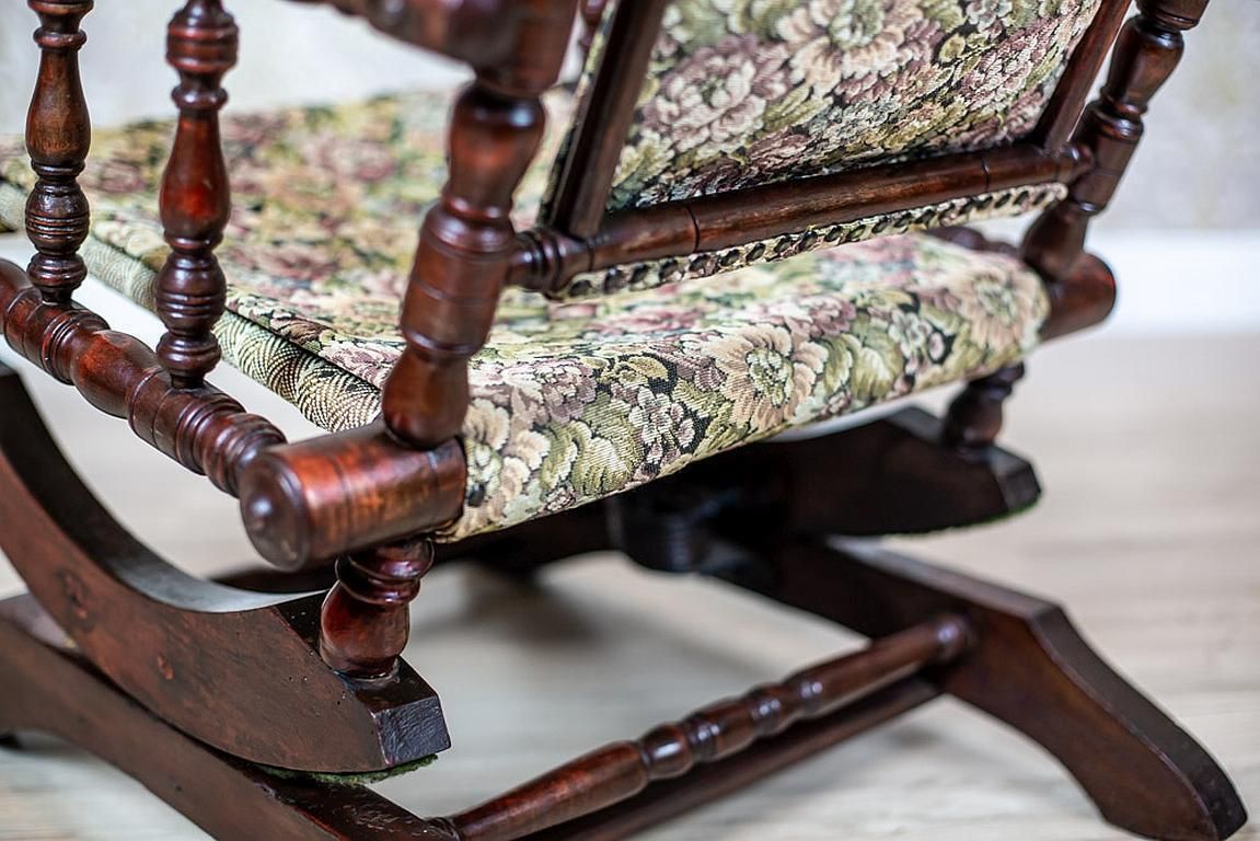 photo furniture Eclectic 19th Century Spring Rocking Chair In Floral Fabric