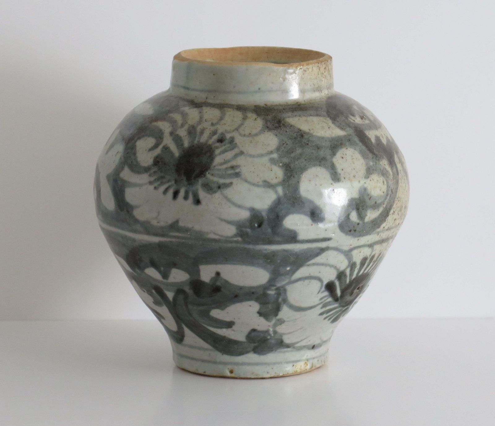 Chinese Porcelain Ming Provincial Jar Or Vase Blue & White, Jiajing 16th Century photo vinterior