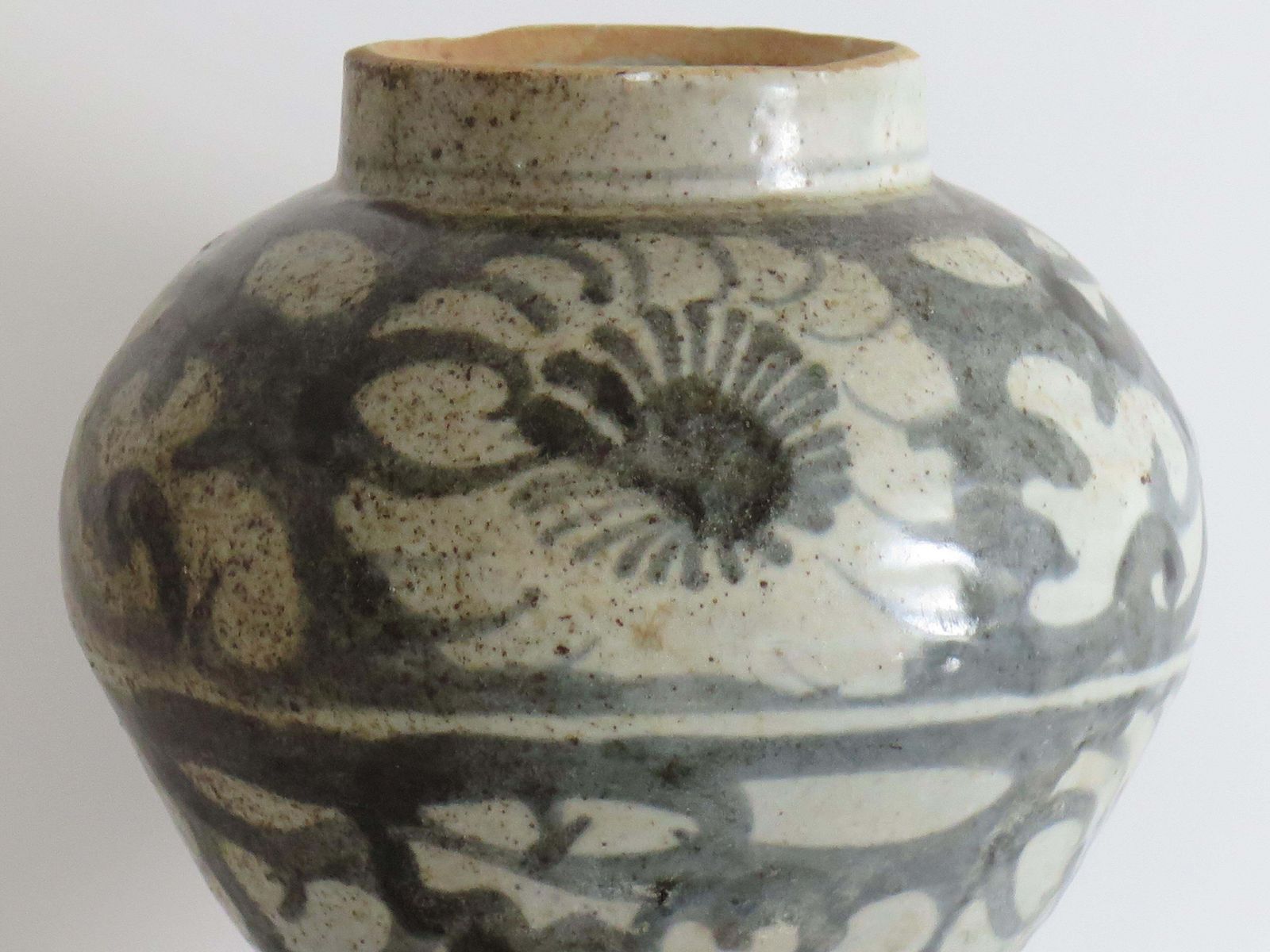photo furniture Chinese Porcelain Ming Provincial Jar Or Vase Blue & White, Jiajing 16th Century