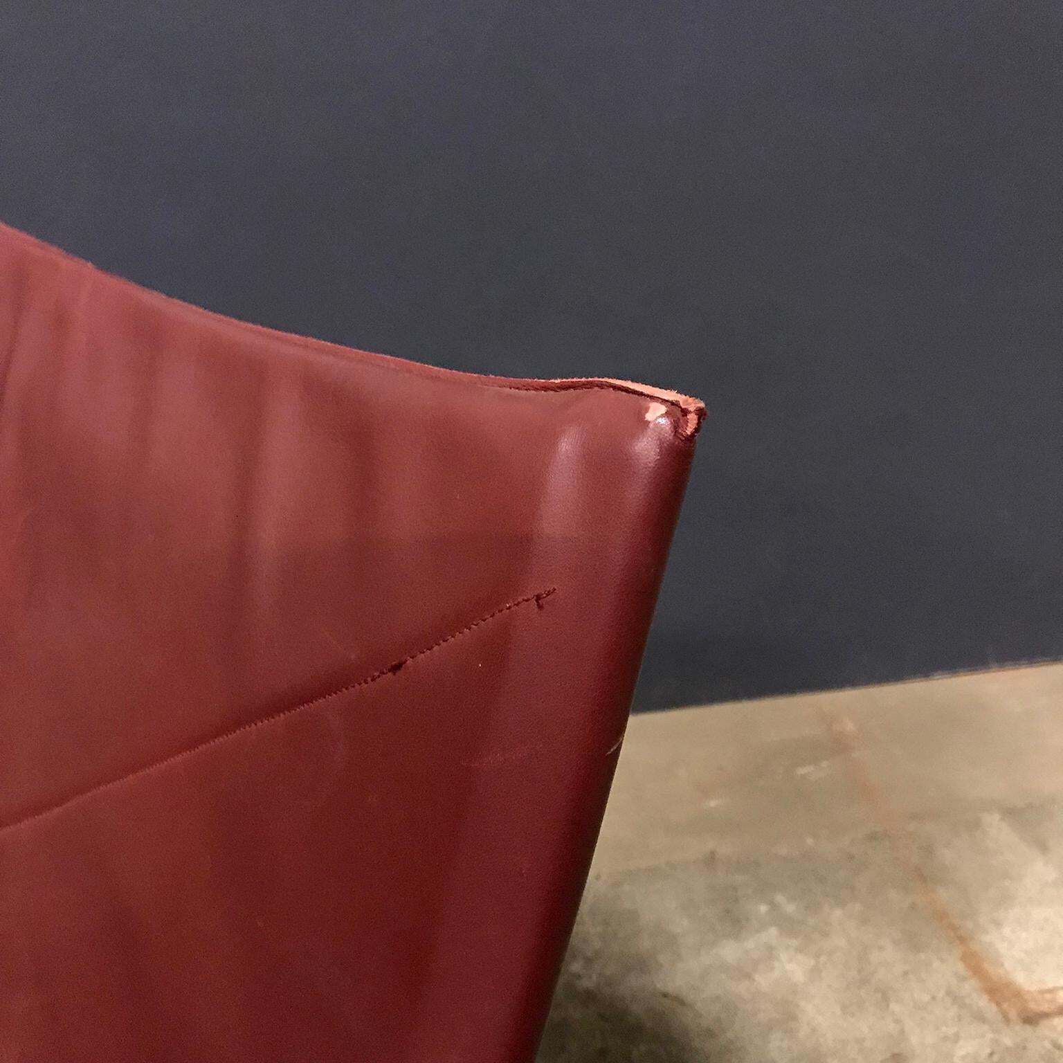 photo vintage 1956, Poul Kjaerholm For E. Kold Christensen, Pk22 Lounge Chair In Red Leather