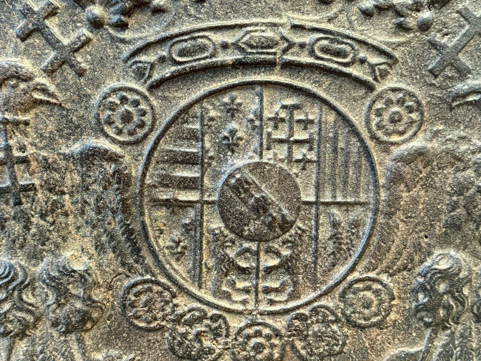 French 'Arms Of Lorraine' Fireback, 20th Century, Louis XIV Style photo vinterior