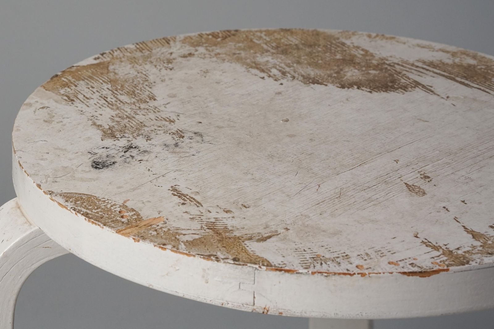 Model 60 Stool, Alvar Aalto, Oy Huonekalu  Ja Rakennustyötehdas Ab, 1930/1940s photo vinterior