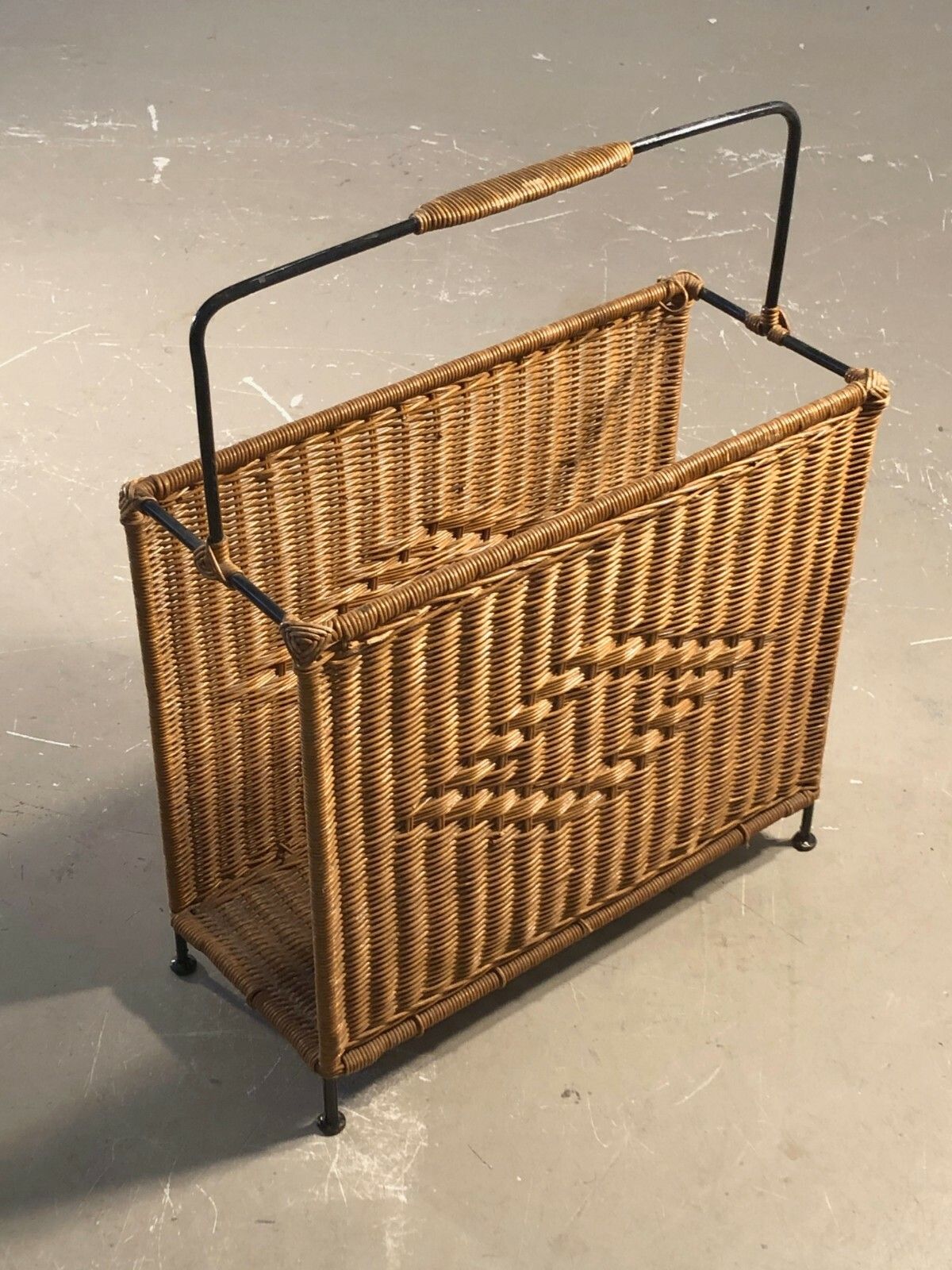 1950 Rattan Modernist Brutalist Shabby Chic Magazine Holder Audoux Minnet Mategot photo furniture