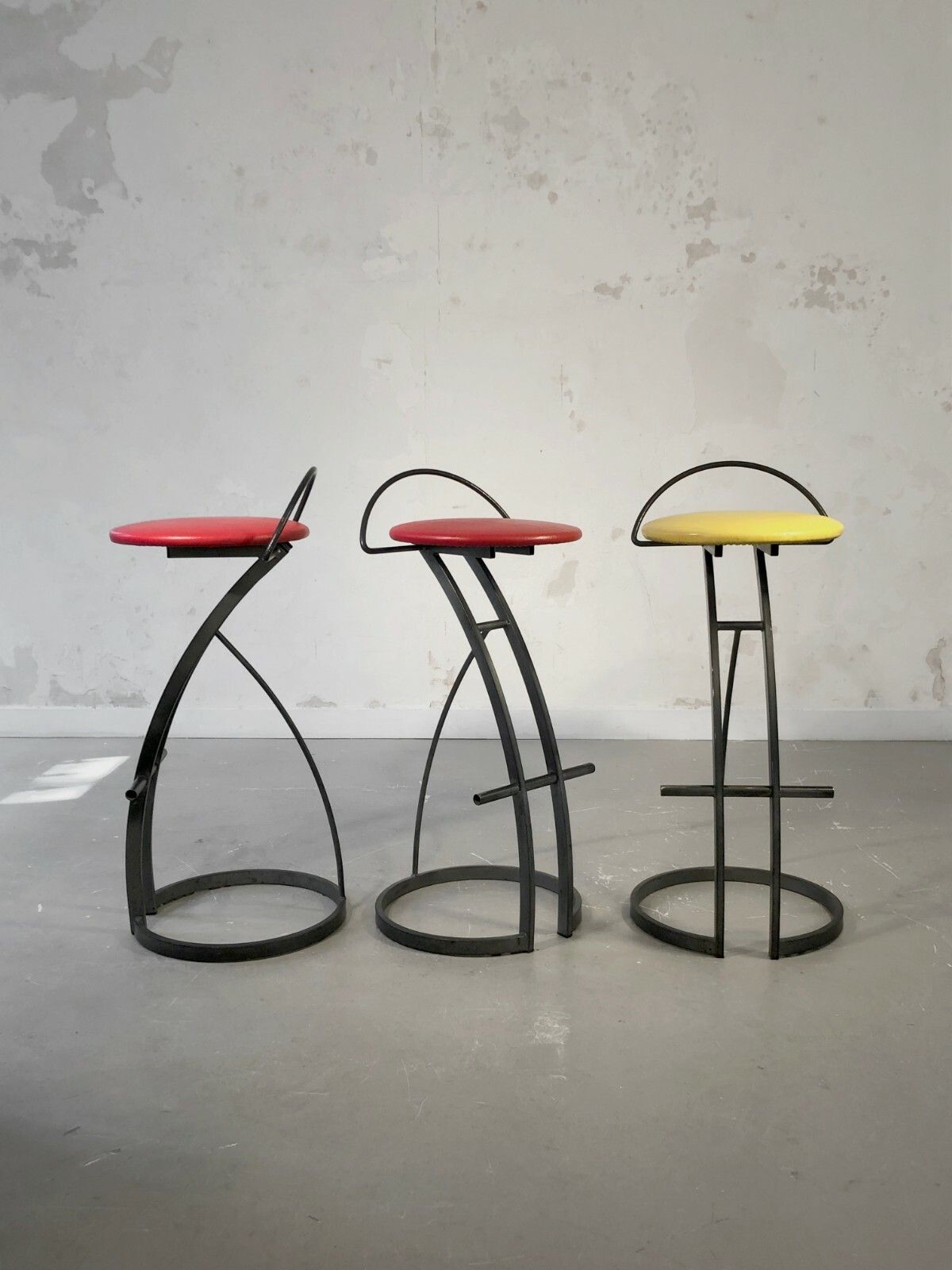 1980 3 Stools Stools Bar Modernist Memphis Mourgue Wilmotte Starck Sottsass photo furniture